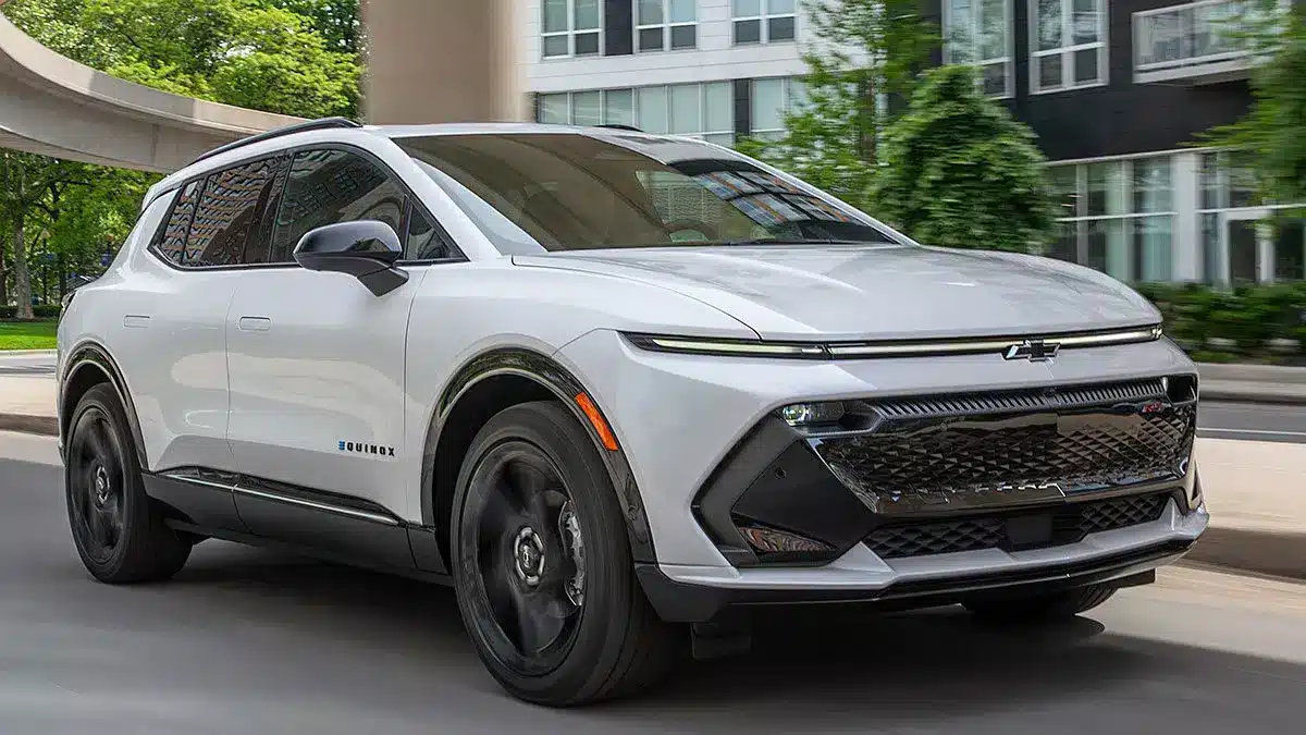 CR-Cars-InlineHero-2024-Chevrolet-Equinox-EV-RS-f-driving-1-25